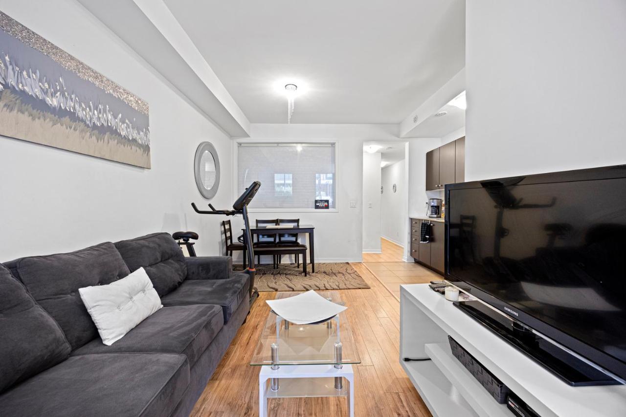 Appartement Beautiful Townhouse Near Yorkdale Mall, Wilson Subway à Toronto Extérieur photo