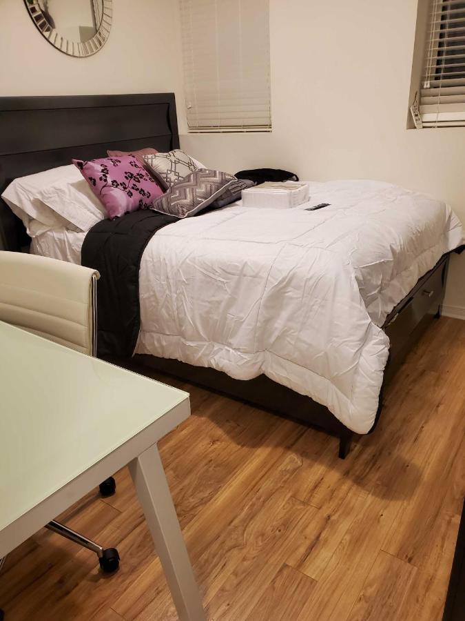 Appartement Beautiful Townhouse Near Yorkdale Mall, Wilson Subway à Toronto Extérieur photo