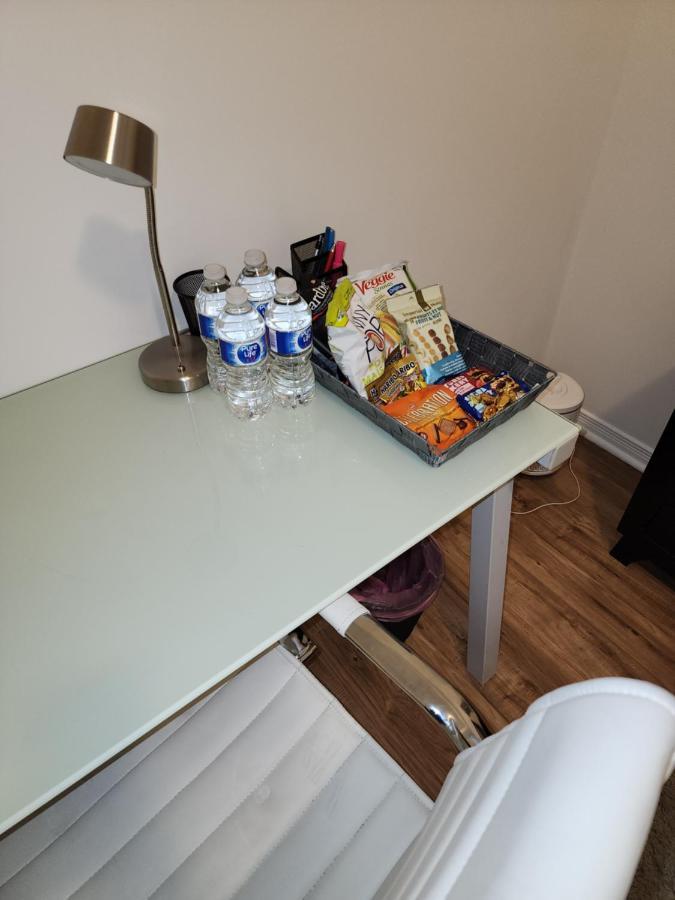 Appartement Beautiful Townhouse Near Yorkdale Mall, Wilson Subway à Toronto Extérieur photo