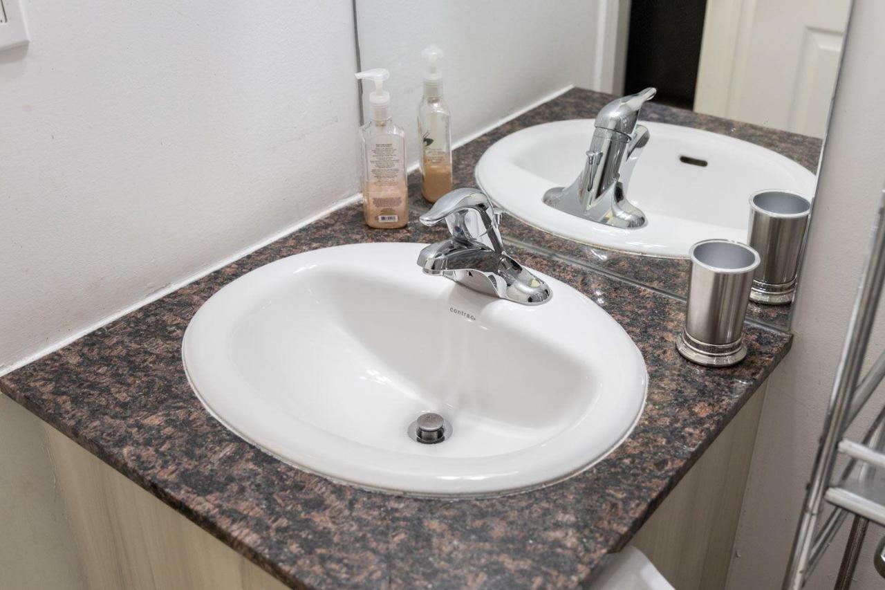 Appartement Beautiful Townhouse Near Yorkdale Mall, Wilson Subway à Toronto Extérieur photo
