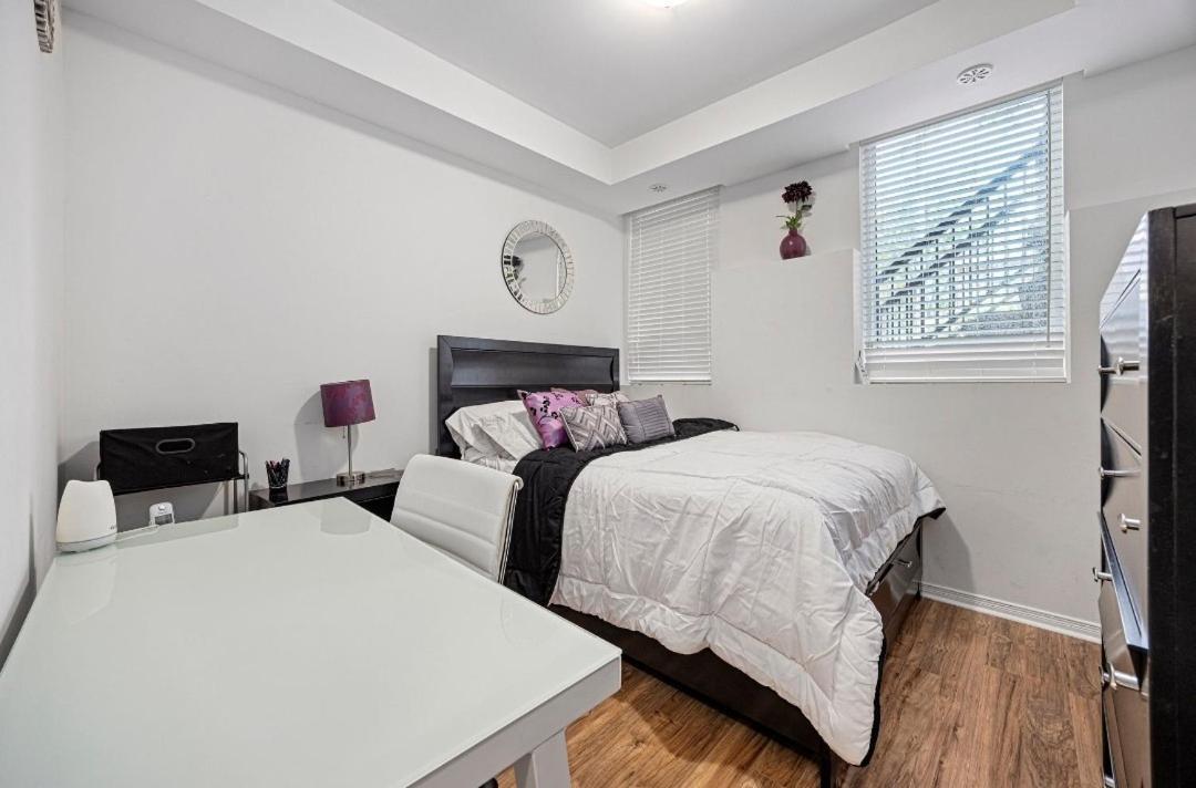 Appartement Beautiful Townhouse Near Yorkdale Mall, Wilson Subway à Toronto Extérieur photo