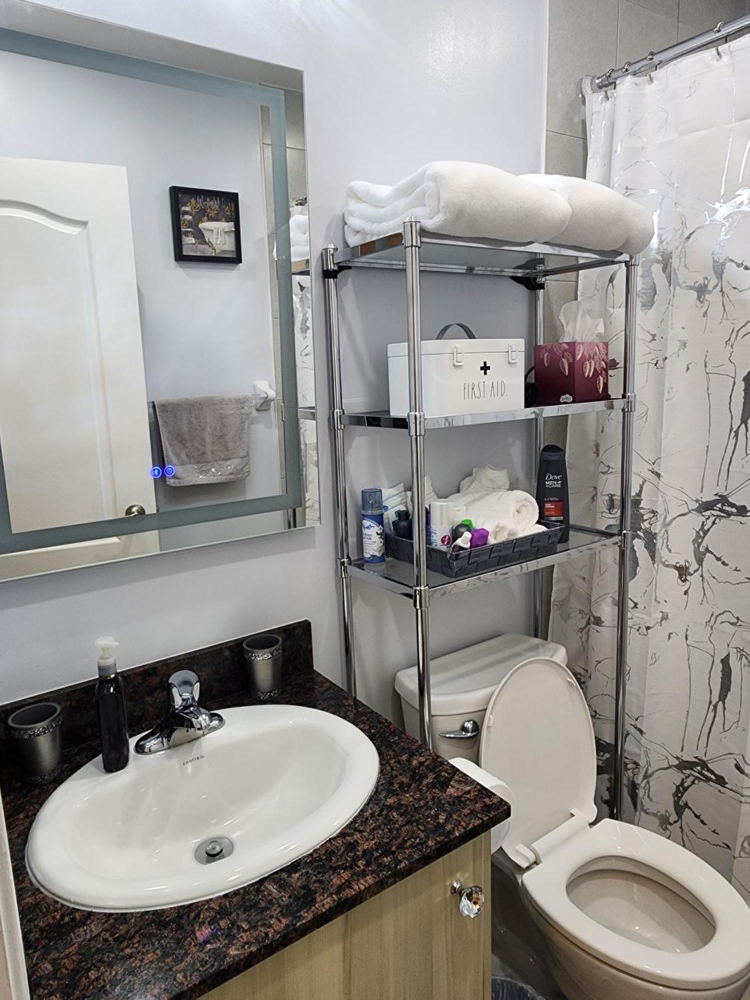 Appartement Beautiful Townhouse Near Yorkdale Mall, Wilson Subway à Toronto Extérieur photo
