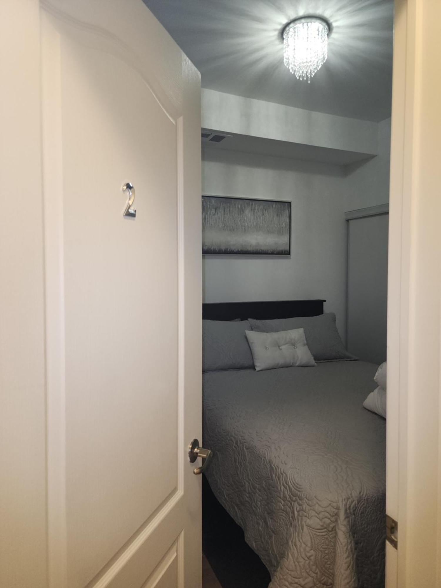 Appartement Beautiful Townhouse Near Yorkdale Mall, Wilson Subway à Toronto Extérieur photo