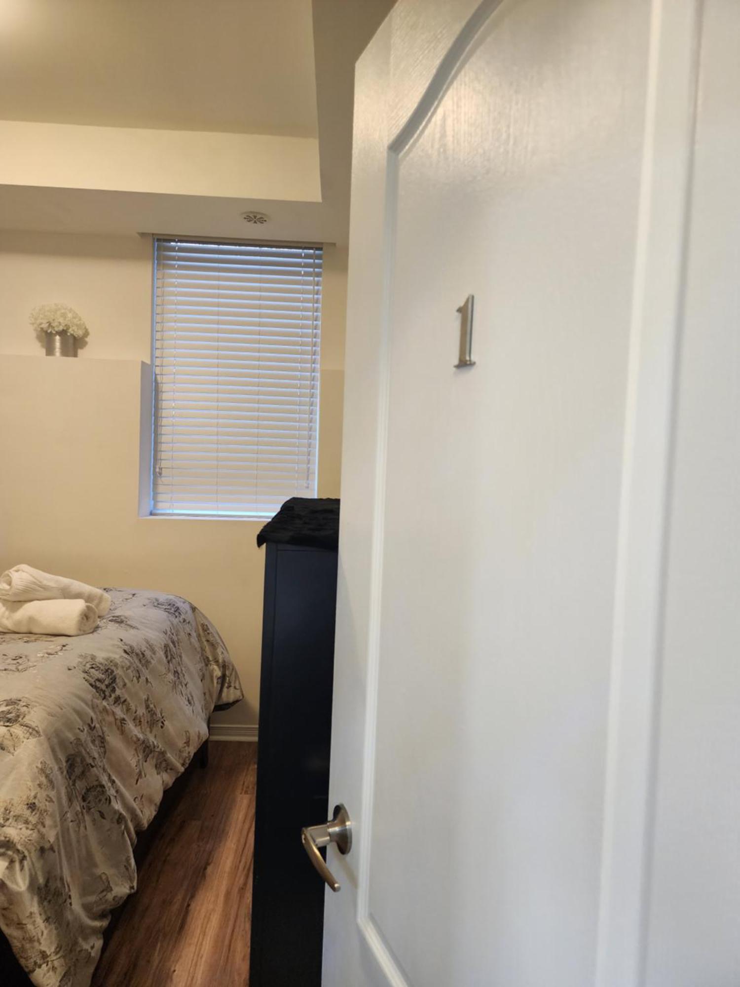 Appartement Beautiful Townhouse Near Yorkdale Mall, Wilson Subway à Toronto Extérieur photo